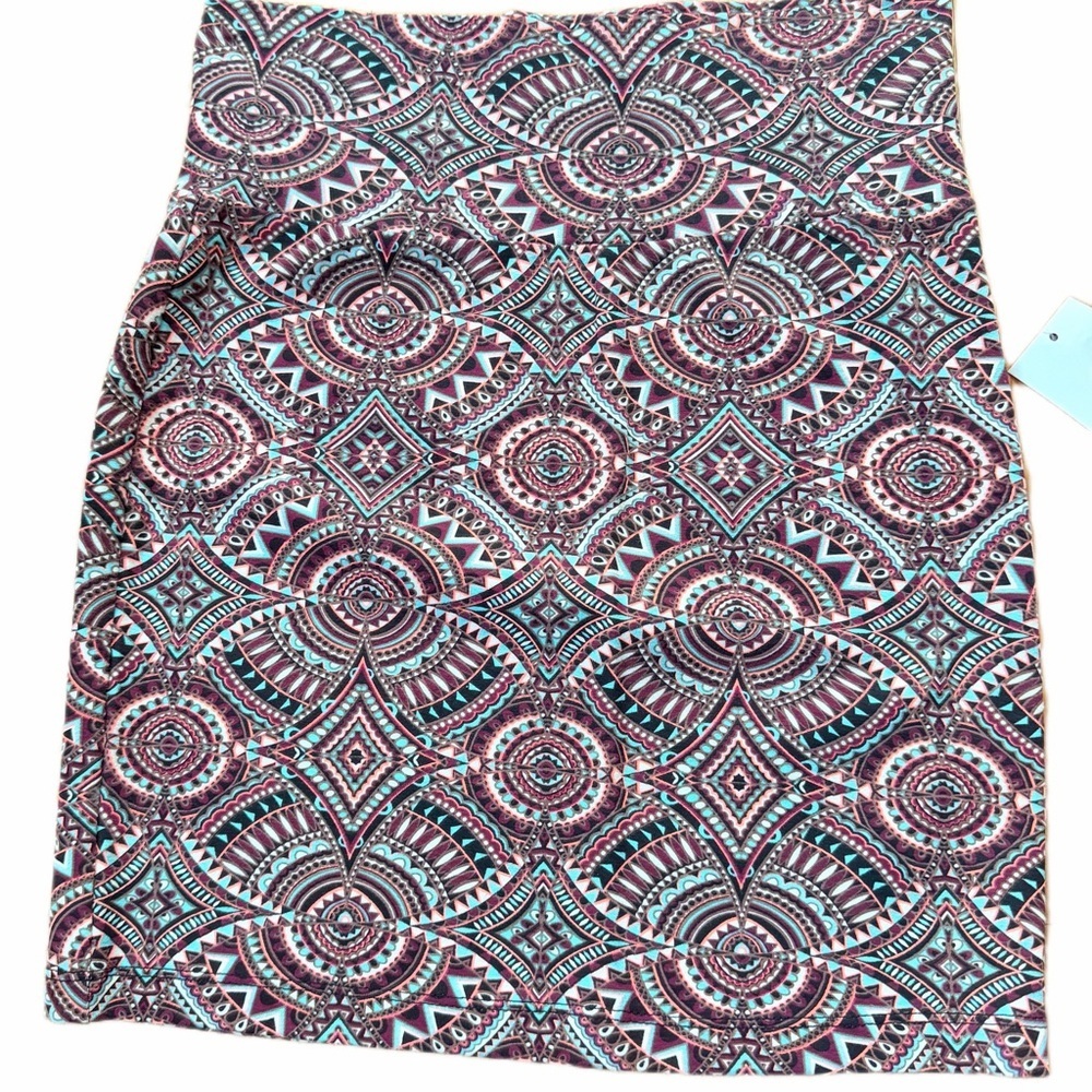 Charlotte Russe- Geometric Patterned Mini Skirt Skirt (sz xs) NWT - Picture 2 of 8